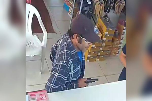 Adolescente é agredida durante assalto violento em estabelecimento comercial de Ponta Grossa