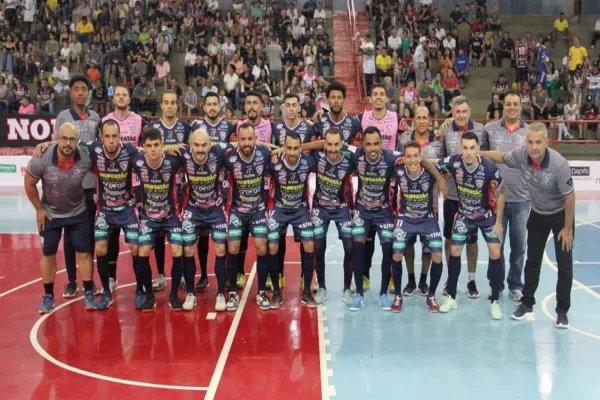 Foto relacionada a notícia: Apucarana Futsal vence Cascavel Futsal por 2 a 0 em amistoso no norte do Paraná