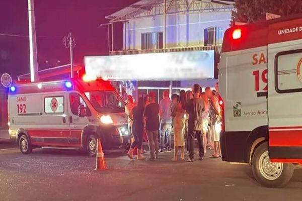 Acidente com dois carros deixa uma pessoa morta e quatro feridas em Guarapuava