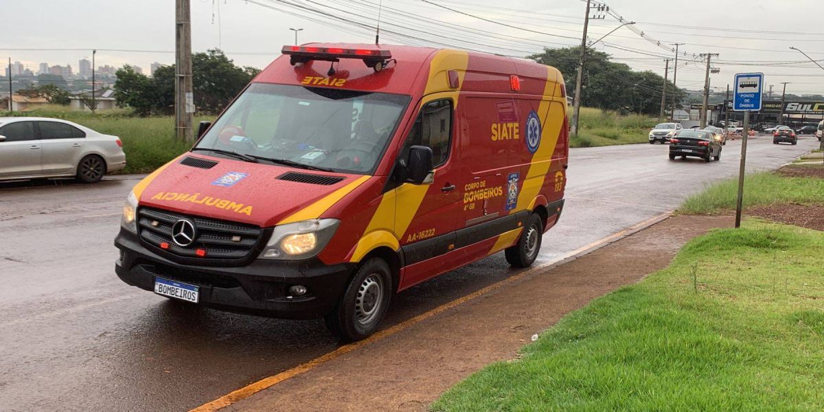 Motociclista fica ferido após colisão traseira na Avenida Estados Unidos