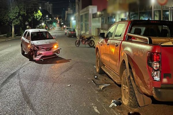 Condutora embriagada se envolve acidente na Rua Recife no centro de Cascavel