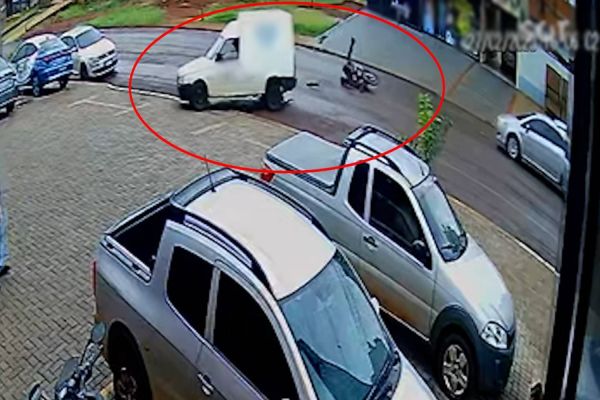 Câmera de segurança registra acidente que deixou motociclista ferido no Pacaembu