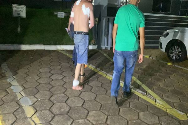 Imagem referente a notícia: Homem esfaqueado é levado à DH por suspeita de envolvimento na morte do motorista de aplicativo