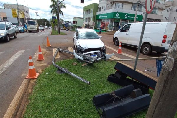 Adulteração de placa e condução sem CNH: São registradas em acidente no bairro Coqueiral