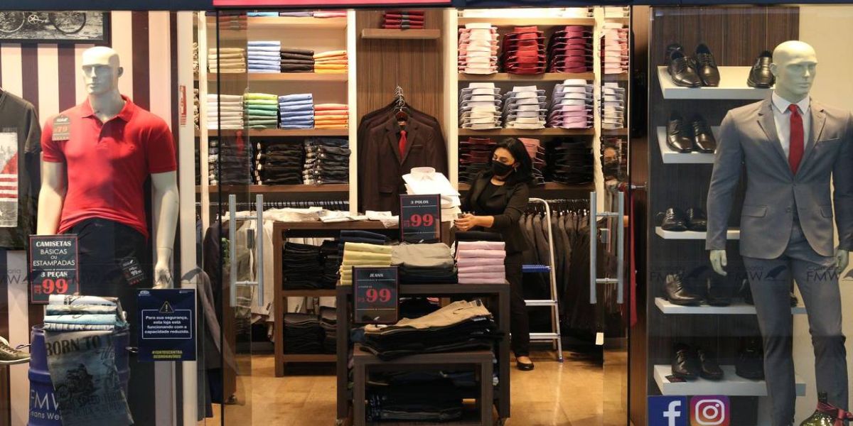 Confiança do empresário do comércio recua 1,4% em fevereiro