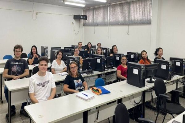 Unimed Cascavel oferece palestra e cursos em programa gratuito para formação de cuidadores de idosos