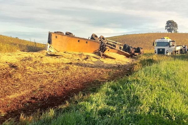 Imagem referente a notícia: Caminhoneiro morre em acidente na PR-466 na região central do Paraná