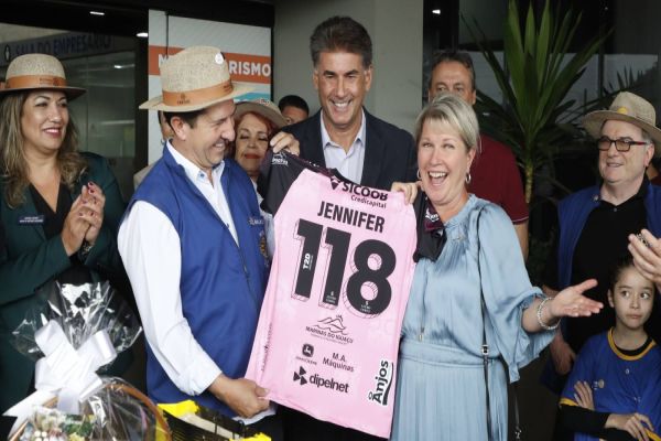 "Melhor recepção que tive", diz canadense que preside o Rotary Internacional em visita a Cascavel