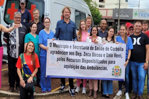 Deputado Federal Zeca Dirceu entrega nova ambulância ao município de Corbélia