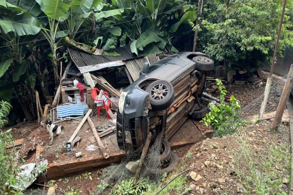 Família de Cascavel sofre acidente na PR-481 em Ampére