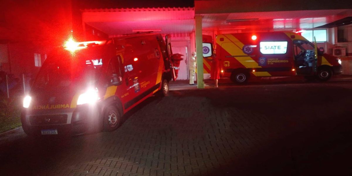 Duas pessoas ficam em estado grave após colisão na BR-277