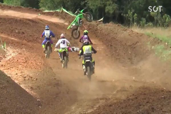 Imagem referente a notícia: Jovem morre em acidente no Campeonato Paranaense de Motocross