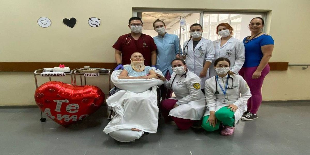 Paciente comemora aniversário com familiares e equipe multidisciplinar do HUOP