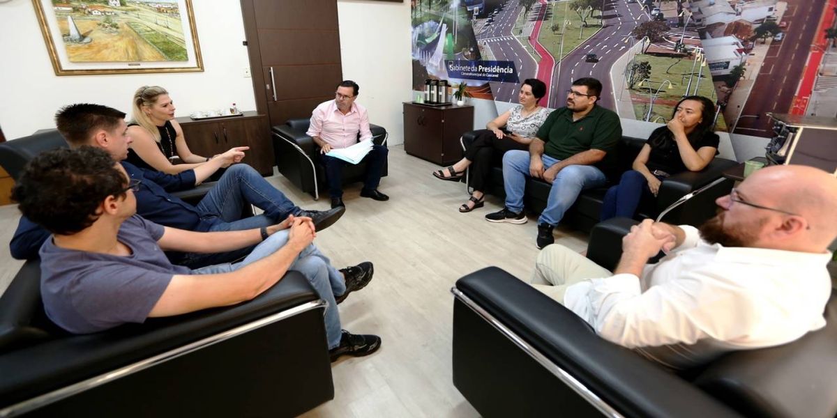 Comissão de Revisão de Leis entrega relatório sobre leis dos anos 70 para revogação