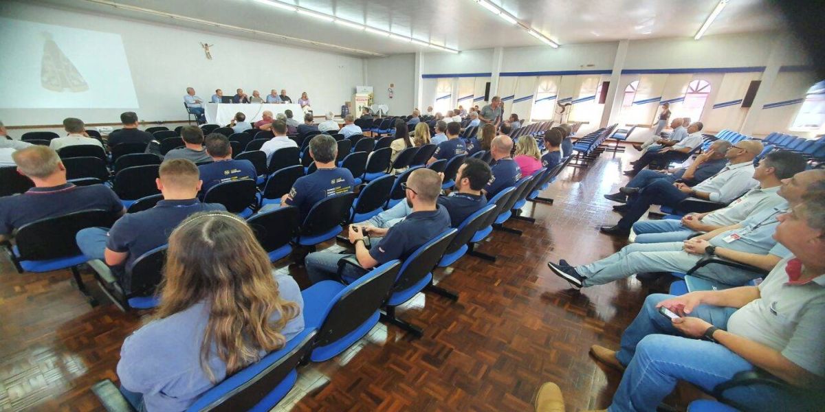 Cooperados aprovam em AGE mudanças que modernizam estatuto da Credicoopavel