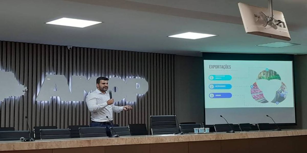 Em evento em Cascavel, Governo do Estado orienta sobre prevenção contra influenza aviária