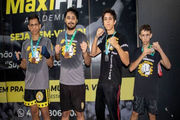Atletas de Corbélia participam do 9º Open Tatame de Kickboxing
