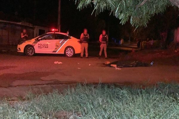 Imagem referente a notícia: Jovem é morto a tiros na região da cabeça e do pescoço no Jardim Alvorada