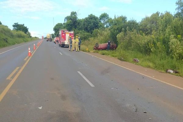 Jovem de 20 anos morre após colisão entre carro e caminhão na BR-277 em Guarapuava