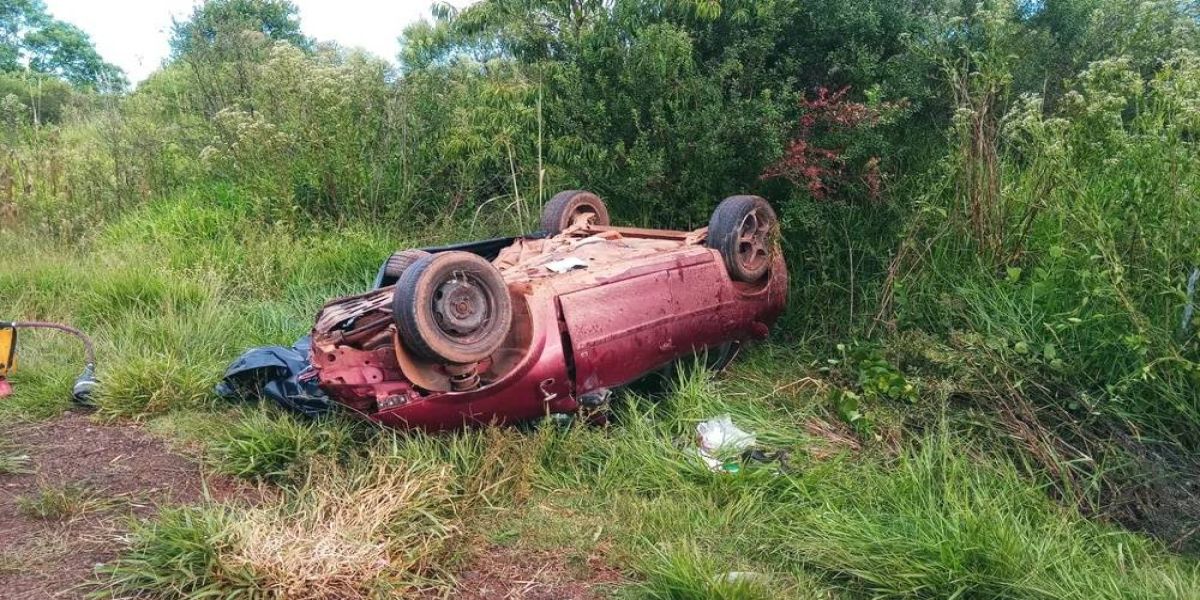 Homem morre após colisão entre caminhão e dois carros na BR-277
