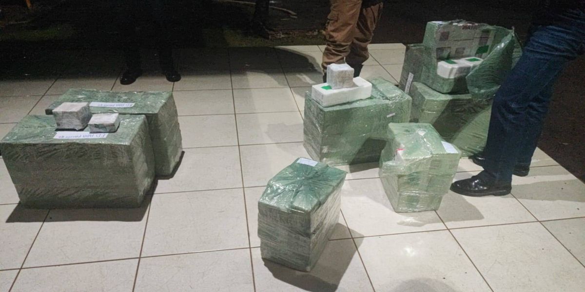 PM prende duas pessoas por descaminho e apreende quase 3700 baterias de celular em Cascavel