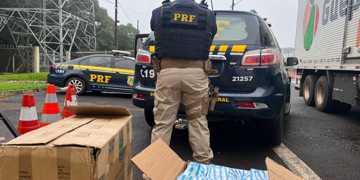 PRF apreende celulares, cigarros eletrônicos e cosméticos em caminhão na BR-277 em Guarapuava