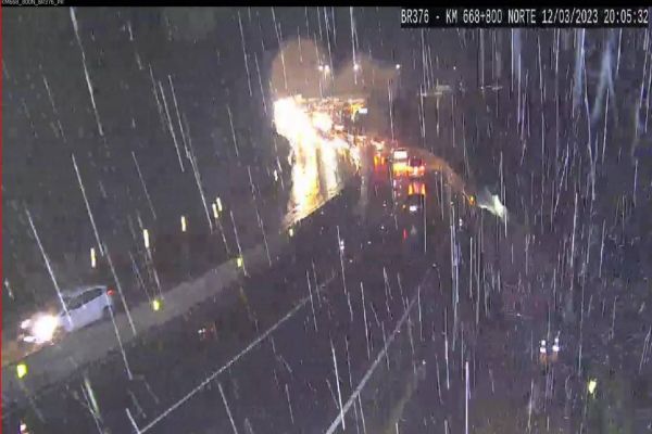 BR-376 é interditada totalmente por conta das chuvas; Motoristas devem procurar rotas alternativas