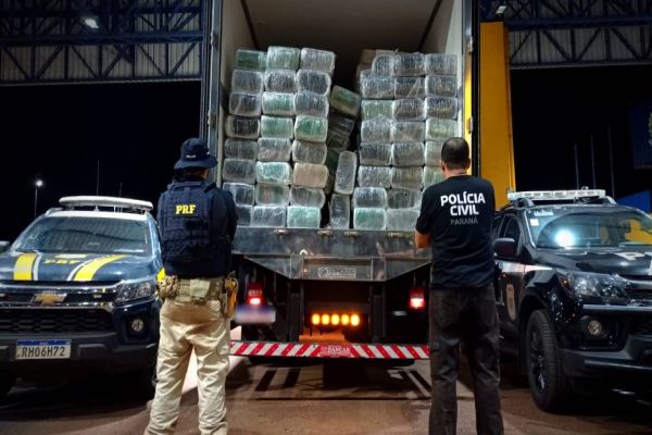 Imagem referente a notícia: Homem é preso transportando quase 2 toneladas de maconha na BR-277 em Cascavel