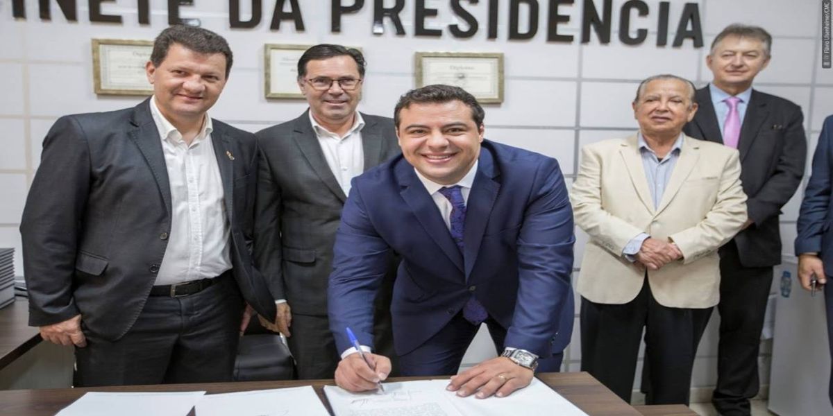 Misael Pereira Junior assume cadeira na Câmara de Cascavel