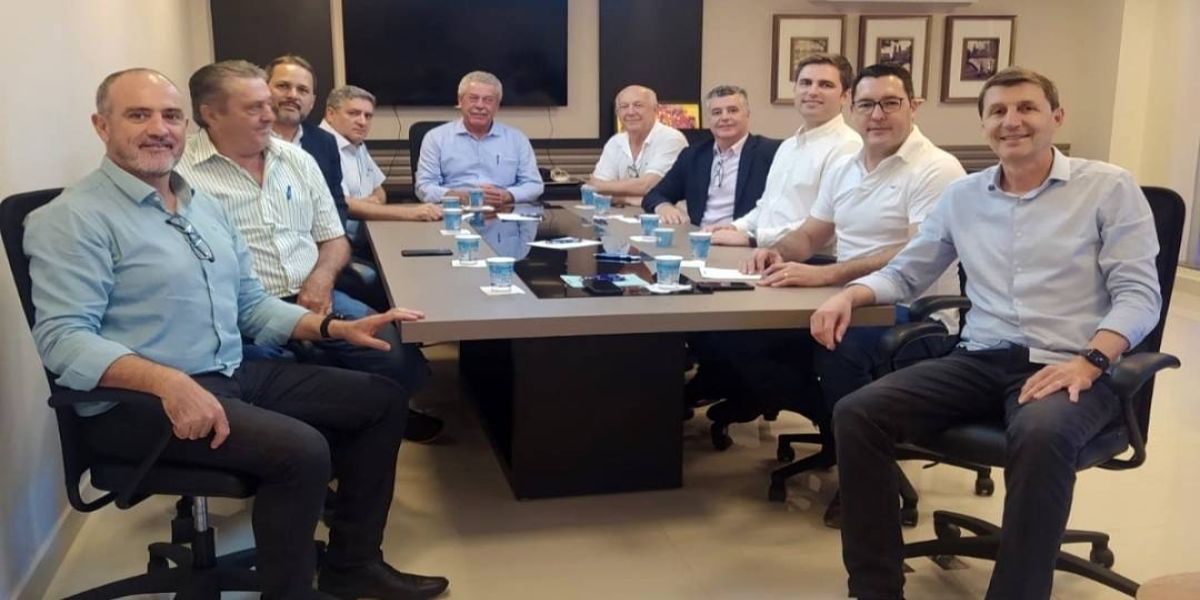 Presidente da Ferroeste se reúne com entidades do G8 de Cascavel