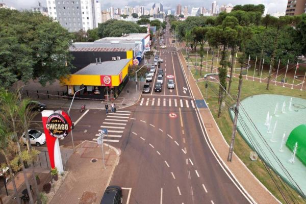 Sinalização reforça alerta sobre proibição de contorno à esquerda na Praça do Migrante