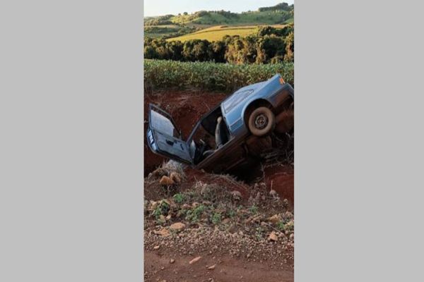 Corpo é encontrado em porta-malas de carro abandonado em Laranjeiras do Sul