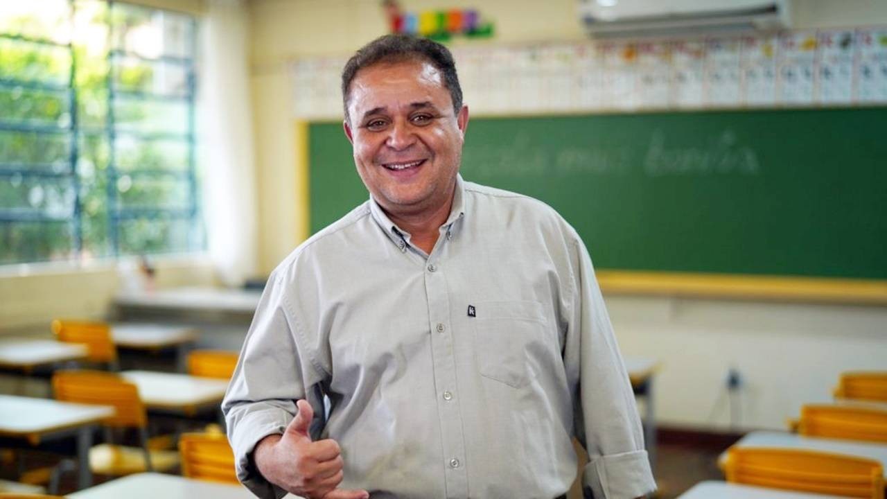Batatinha indica verba de R$1 milhão para colégios estaduais da região Oeste