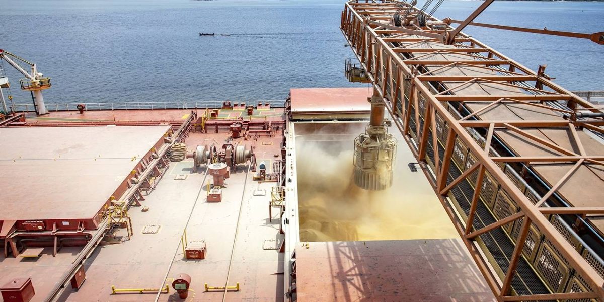 Com média de 1,2 mil caminhões por dia, movimentação nos portos do Paraná segue em ritmo normal