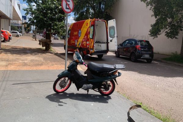 Motociclista de 33 anos sofre corte na perna após colisão no Bairro São Cristóvão