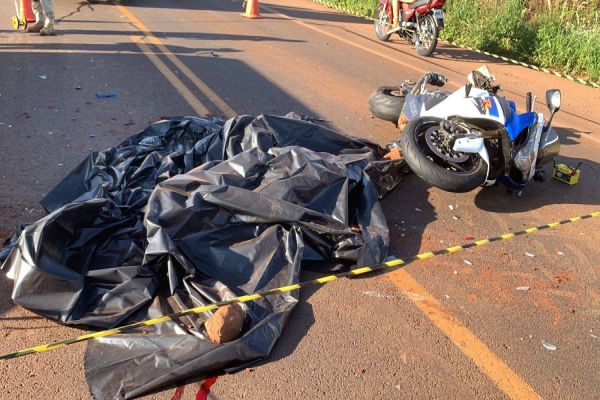 Imagem referente a notícia: Motociclista morre após colidir violentamente em colheitadeira na BR-369 em Corbélia