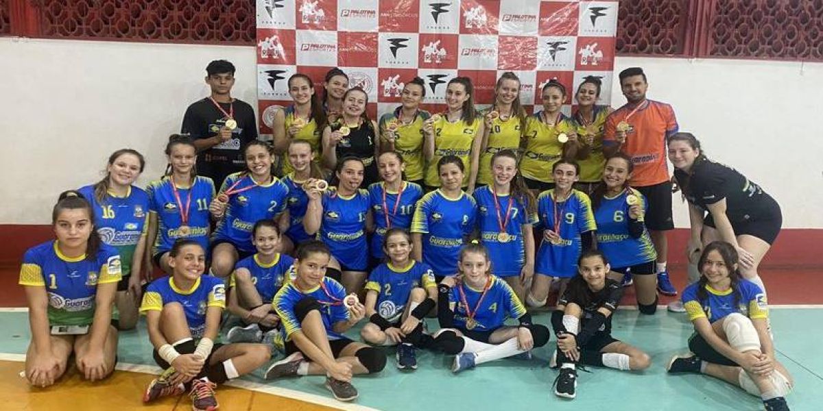 Voleibol feminino de Guaraniaçu é campeão em três categorias durante evento regional
