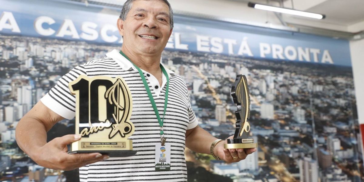 Mestrinho recebe novamente o prêmio Berimbau de Ouro