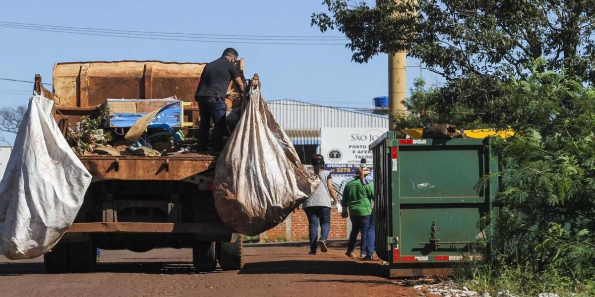 Toledo redobra cuidados com a dengue com Ecoponto Itinerante no Fachini