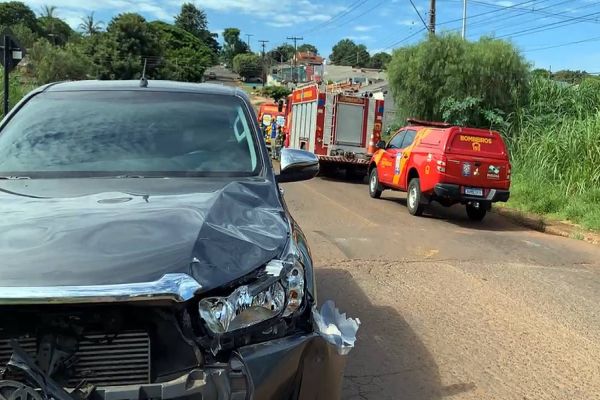 Motociclista fica em estado grave após violenta colisão na Rua Clodoaldo Ursulano