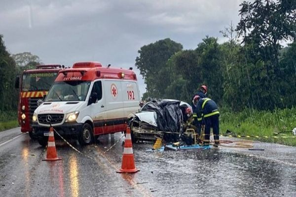 Homem morre e criança fica em estado grave após colisão frontal na BR-369