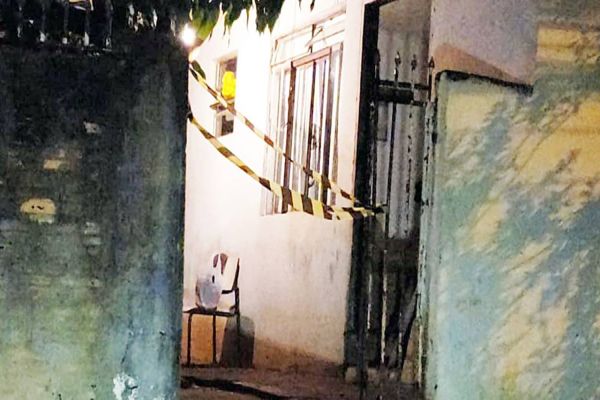 Homem é encontrado morto enforcado no Santa Felicidade; Polícia acredita em homicídio