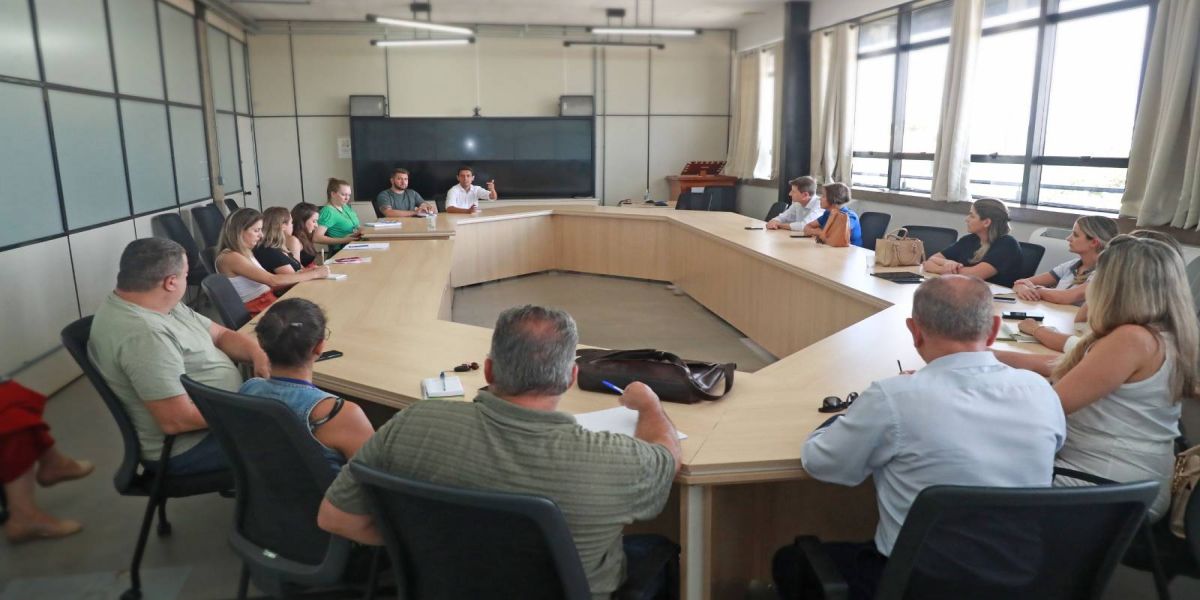 Assistir Vidas: Vai declarar o IR? Saiba como ajudar as entidades de Cascavel