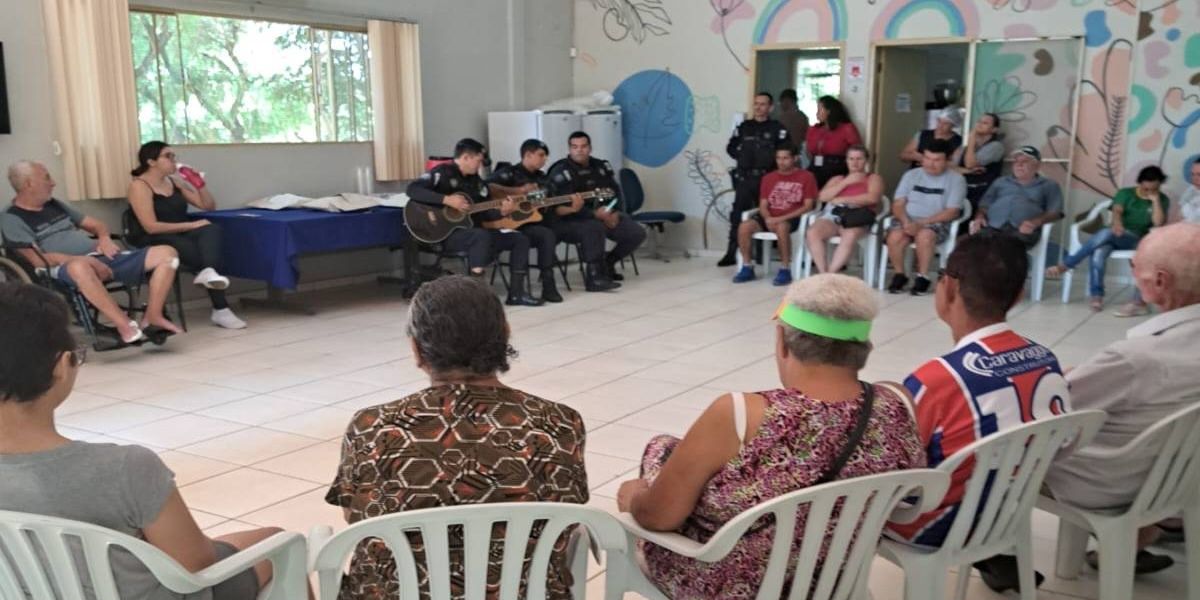 Guardas Municipais promovem ação de interação com idosos em Cascavel