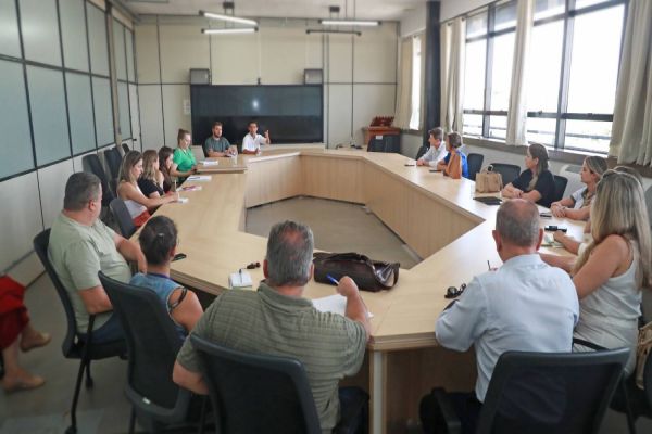 Assistir Vidas: Vai declarar o IR? Saiba como ajudar as entidades de Cascavel