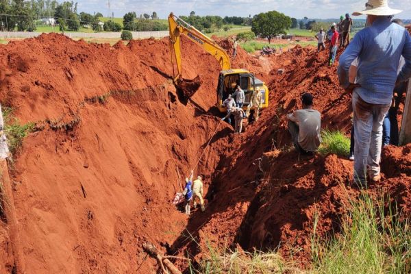 Imagem referente a notícia: Trabalhador morre soterrado enquanto trabalhava em escavação em Umuarama