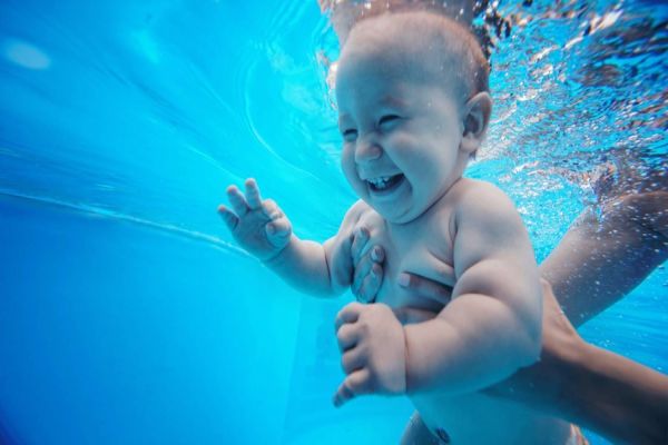 Clube Comercial abre inscrições para o Aulão de Natação para Bebês
