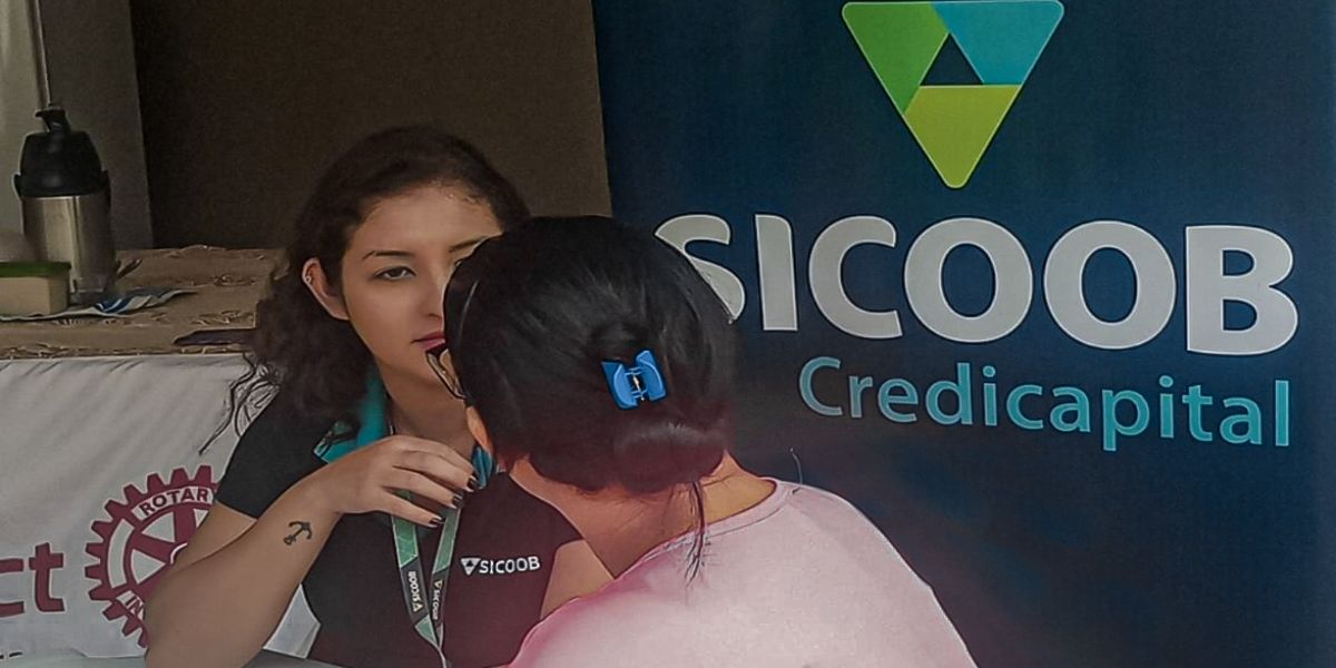 Sicoob Credicapital leva oficina sobre saúde financeira na delegacia da mulher de Cascavel