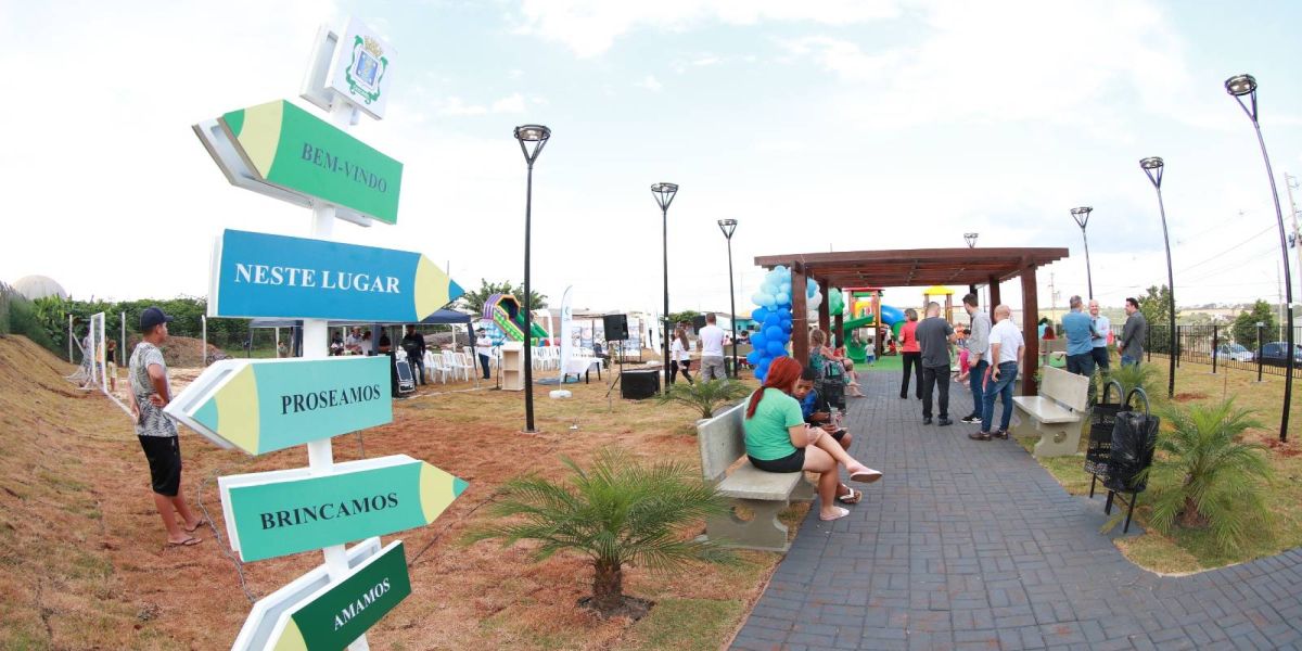 Praça da Cohavel: Crianças do Cascavel Velho ganham espaço para brincadeiras