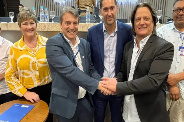 Foto relacionada a notícia: Prefeito Beto Lunitti assume a presidência da AMOP